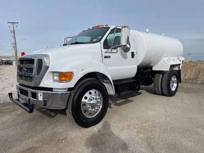 2005 Ford F-750 2000 Gallon Water Truck!