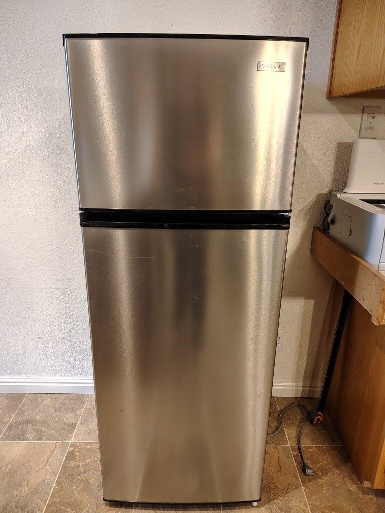 Vissani 7.1 Cu. Ft. fridge