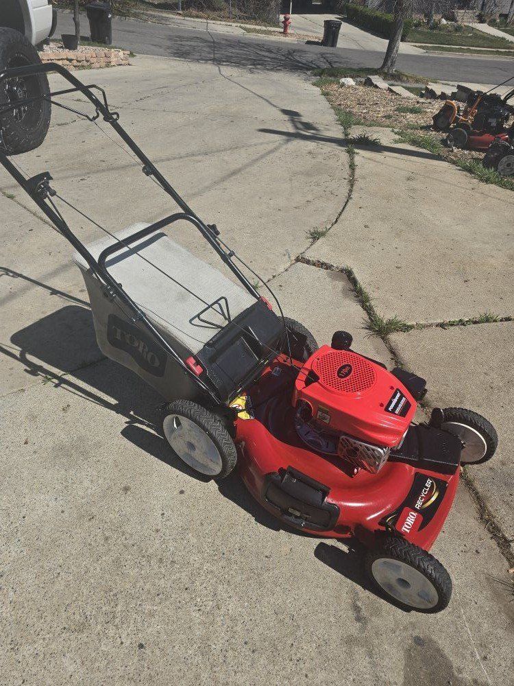 Toro self propelled mower w new PowerSmart engine