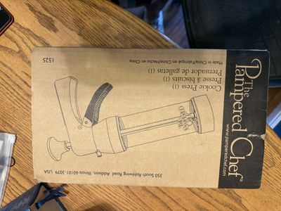 The Pampered Chef Cookie Press Kit - 16 Disks & Box - Model 1525 - Baking Tool