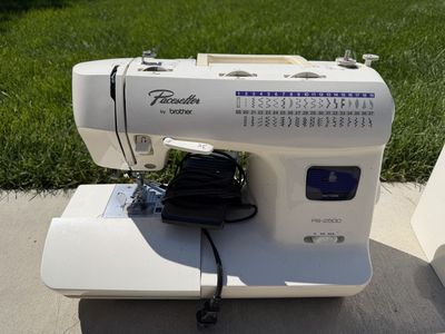 Brother Pacesetter PS-2500 Sewing Machine with Hard Cover & Foot Pedal