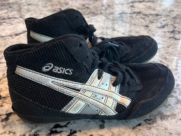 ASICS Matflex 5 Men's Wrestling Shoes SIZE 1 VERY SLIGHTLY USED!