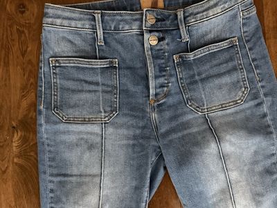 Women's blue denim flare jean’s Driftwood brand size 27 inseam 31”