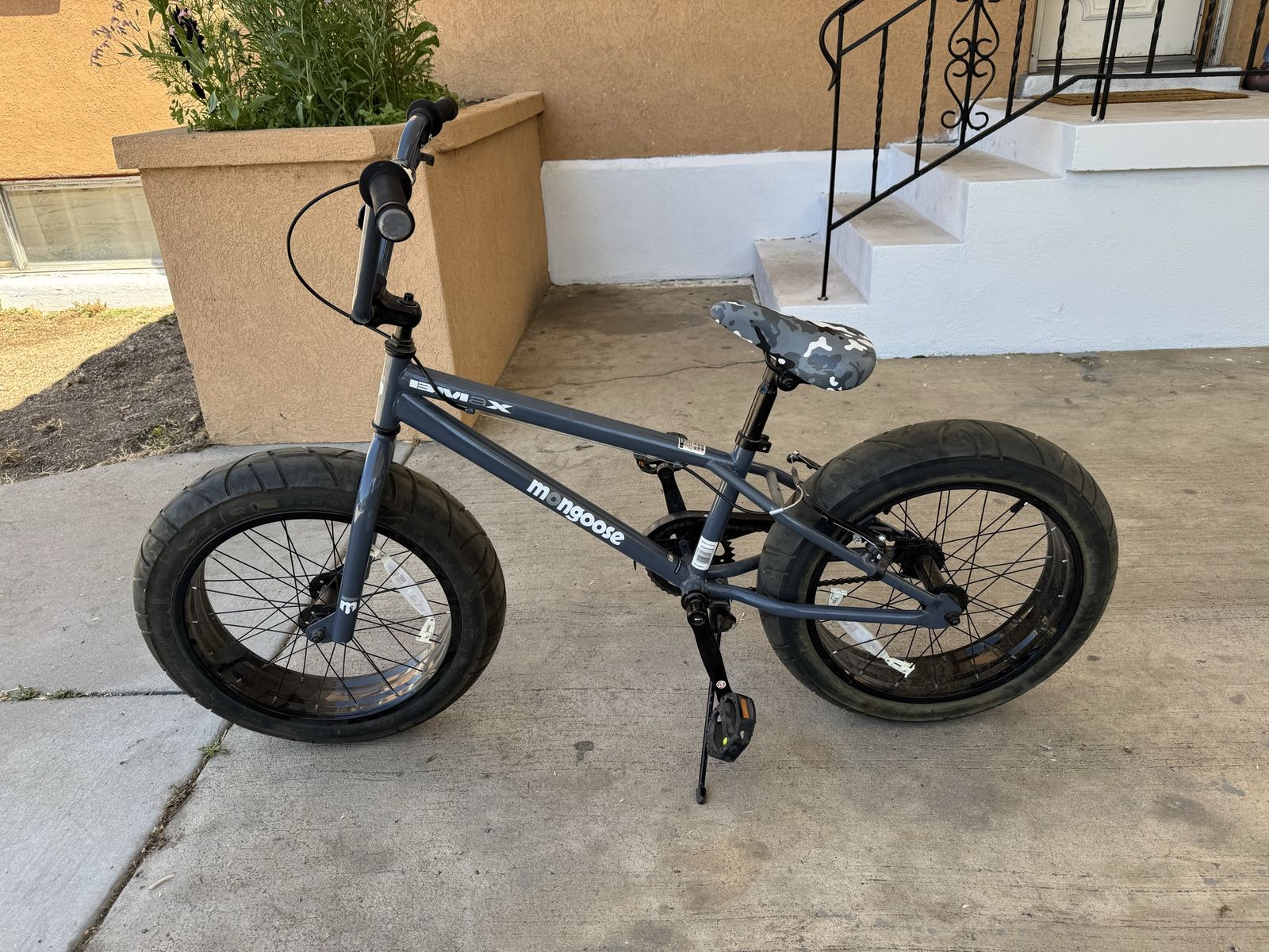 20” Mongoose BMax All-Terrain Fat tire mountain bike 20”X4 1/4
