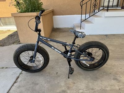 20” Mongoose BMax All-Terrain Fat tire mountain bike 20”X4 1/4