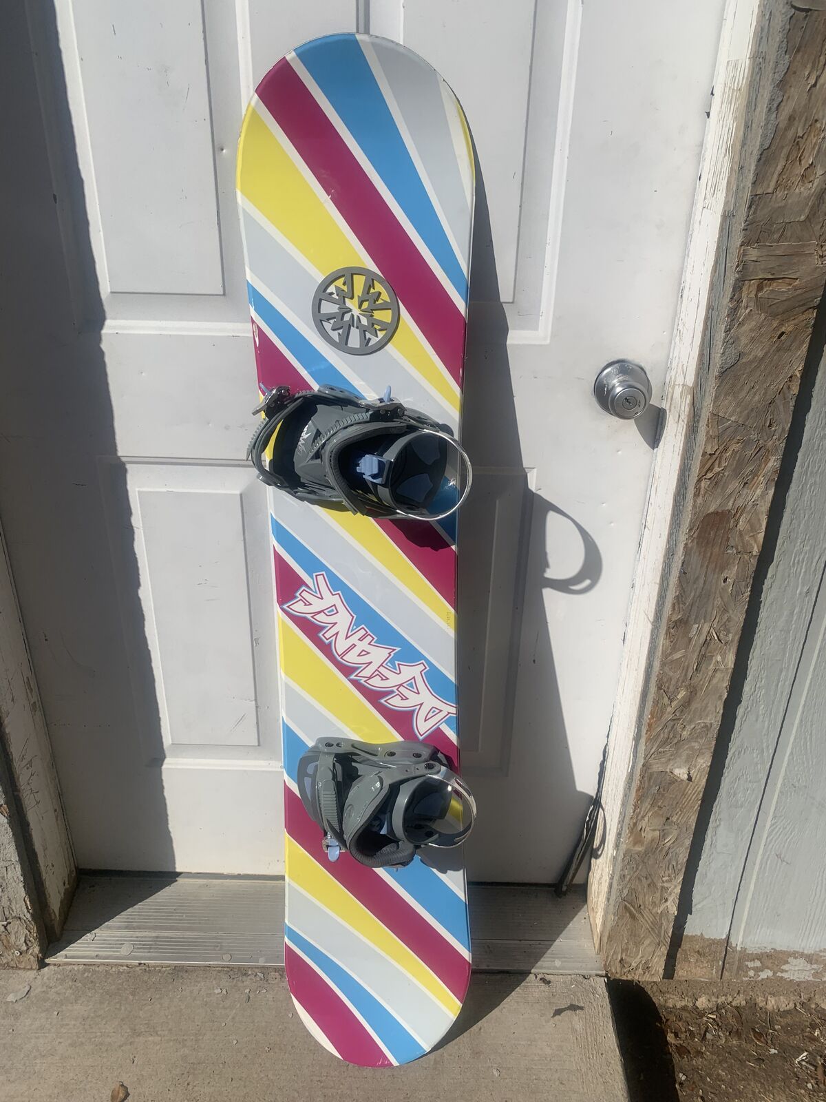 Defiance Snowboard 137 cm with small Lamar bindings