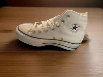 Womens HighTop Sneakers Size 6