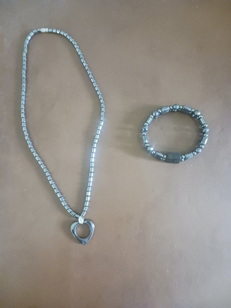 Magnetize necklace and bracelet