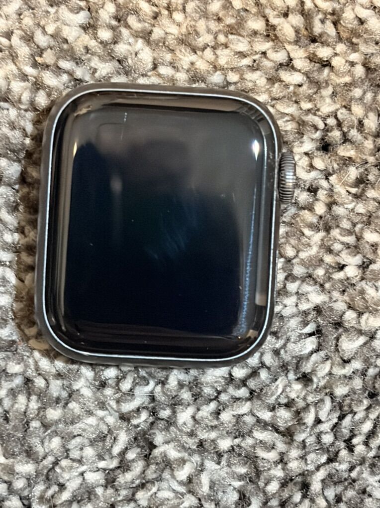 BROKEN Apple Watch SE