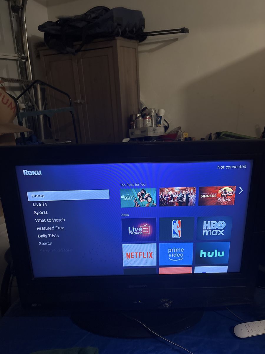 Emerson 32-inch 720p LCD Smart TV with Roku Built-in, Black