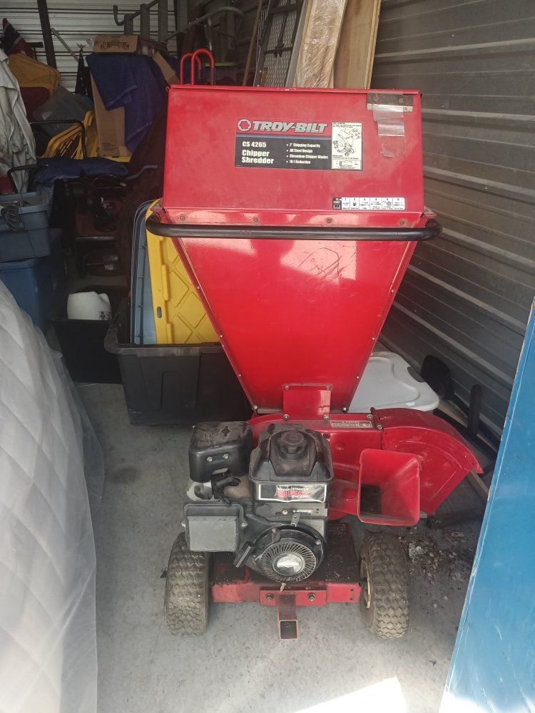 Troy-Bilt CS 4265 Chipper Shredder with Briggs & Stratton Engine