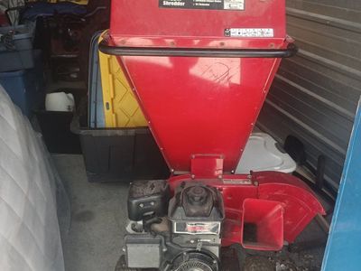 Troy-Bilt CS 4265 Chipper Shredder with Briggs & Stratton Engine