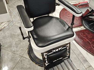 Vintage Style Hydraulic Reclining Barber Chair - Red & Black Upholstery, Footrest