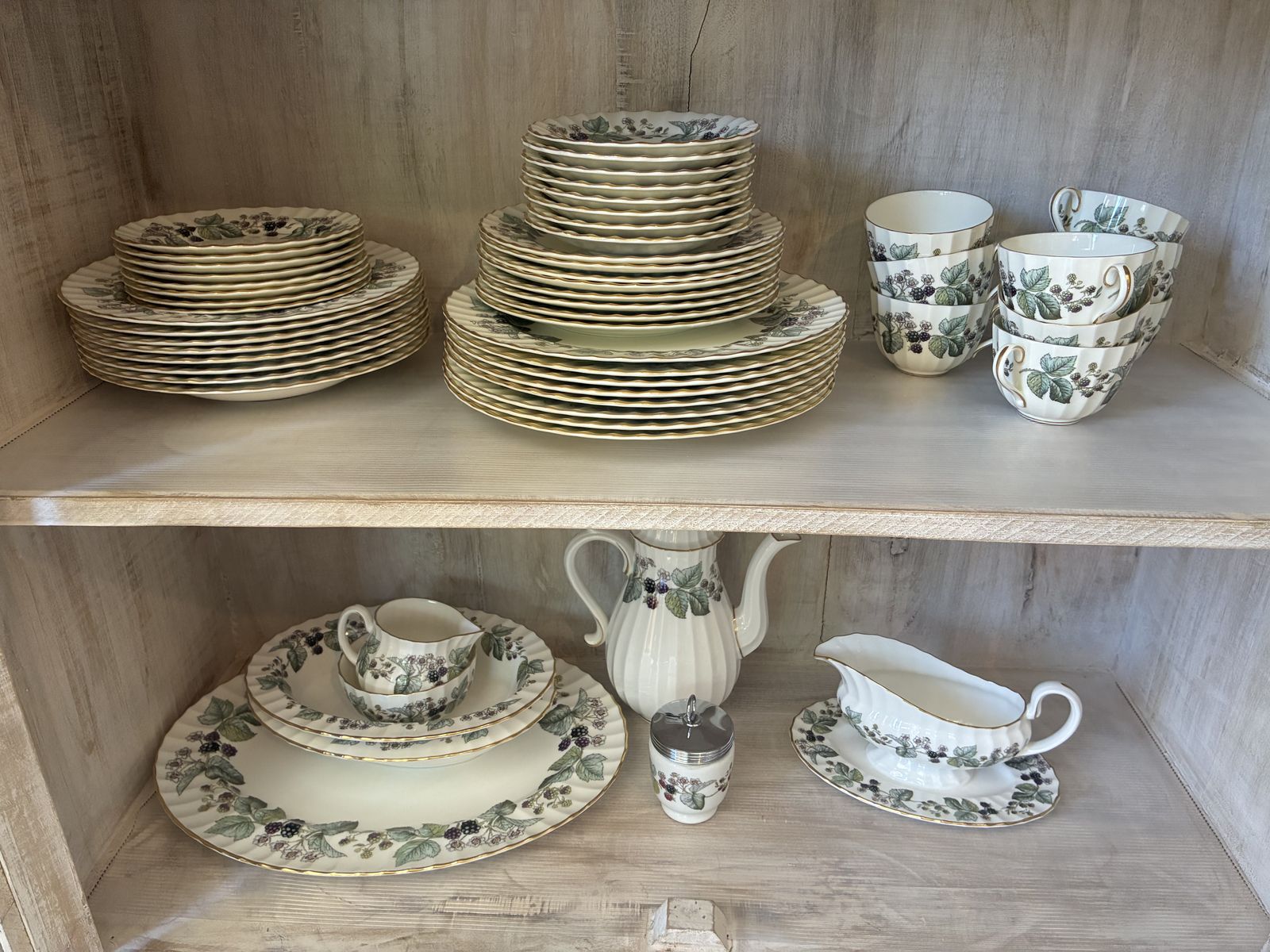 Royal Worcester Lavinia China Set (Blackberry Pattern) Serves 8