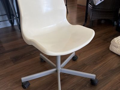 White Rolling Desk Chair - Swivel Office Task Chair with 5 Wheels, Great Condition