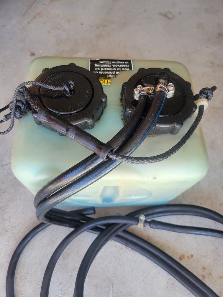 Mercury 2 stroke oil reservior tank.