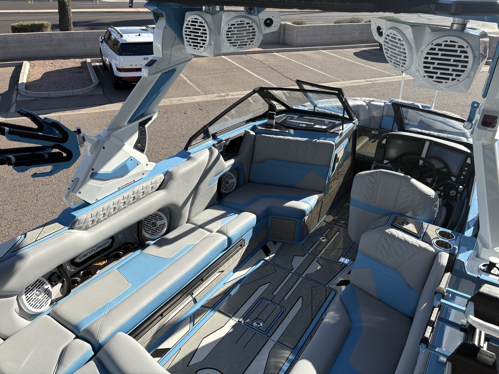 Main image 6