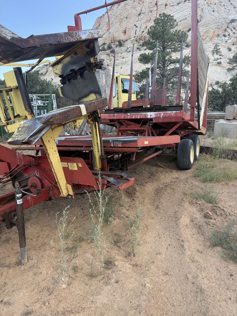 New holland bale wagon
