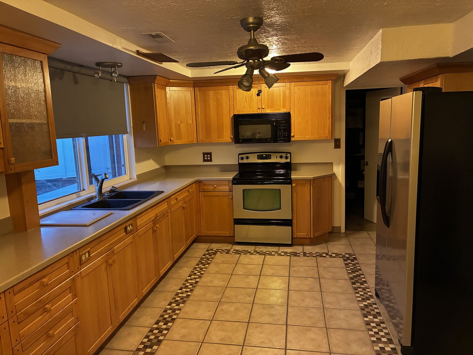 2 Bed 1 Bath For Rent