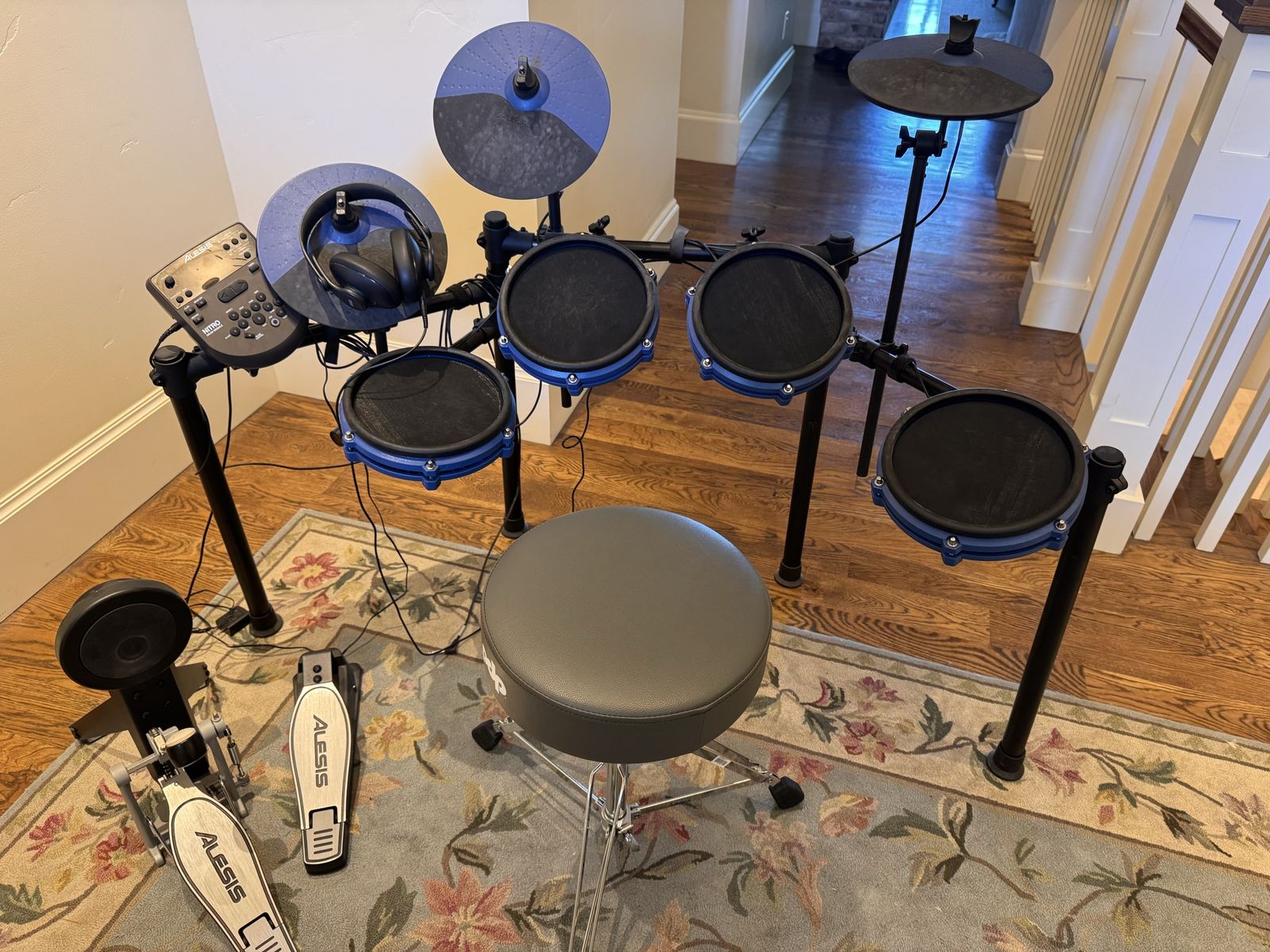 Alesis Nitro Electronic Drum Set with Mesh Pads, Throne, and Headphones