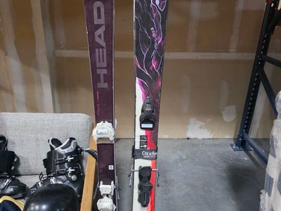skis