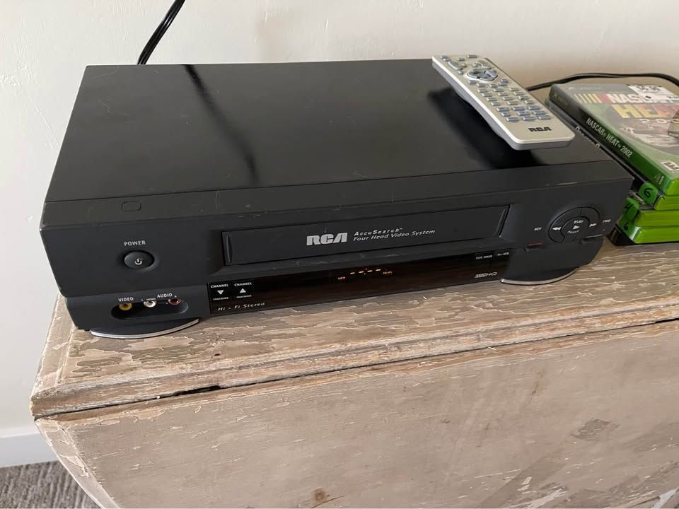 RCA VHS VCR WORKS GREAT WITH REMOTE