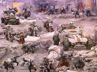 Warhammer Genestealers and adeptus Mech.