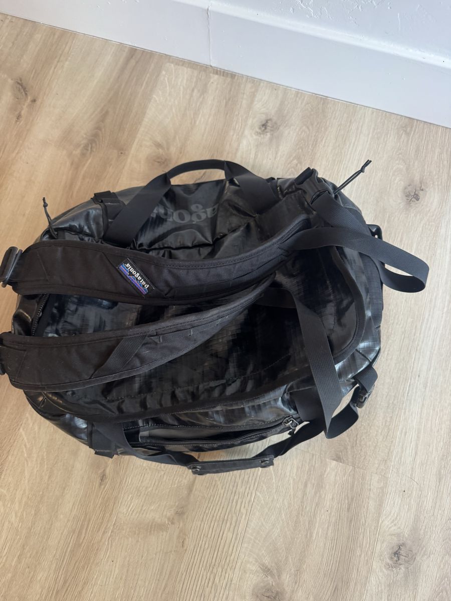 Patagonia Black Hole Duffel Bag 40L, Black, Durable & Weather-Resistant Travel Bag