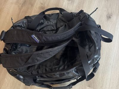 Patagonia Black Hole Duffel Bag 40L, Black, Durable & Weather-Resistant Travel Bag