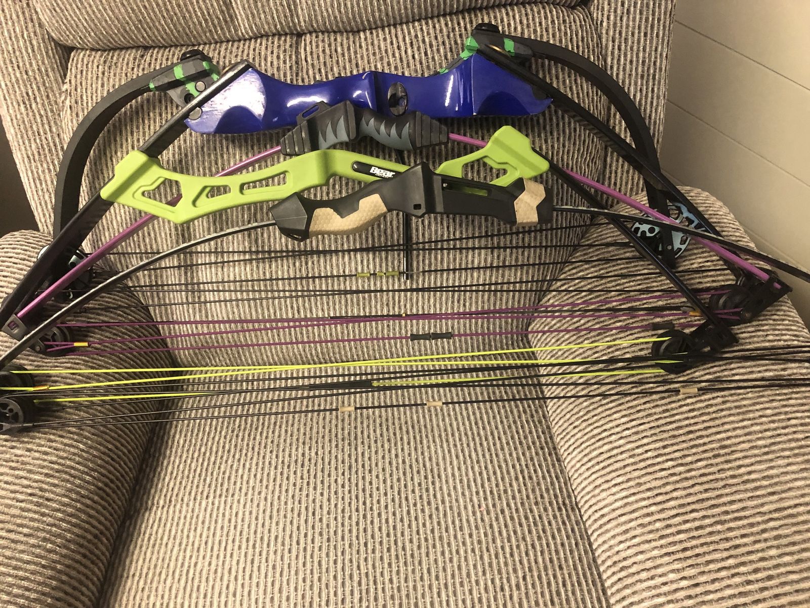 Youth compound bows