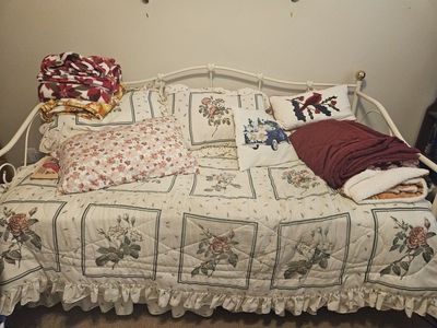 Daybed with trundle