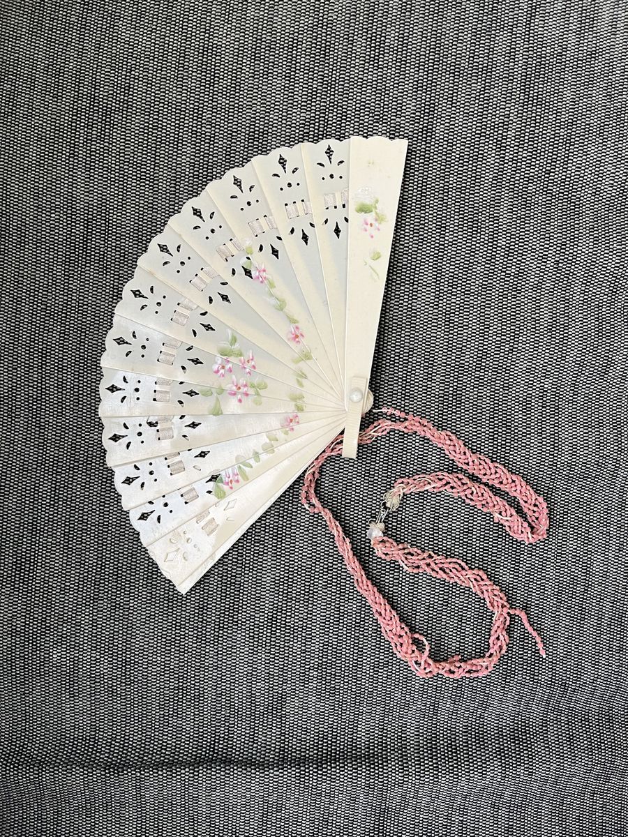 Antique Childs Bake Lite/Celluloid Fan 1920's-1930's