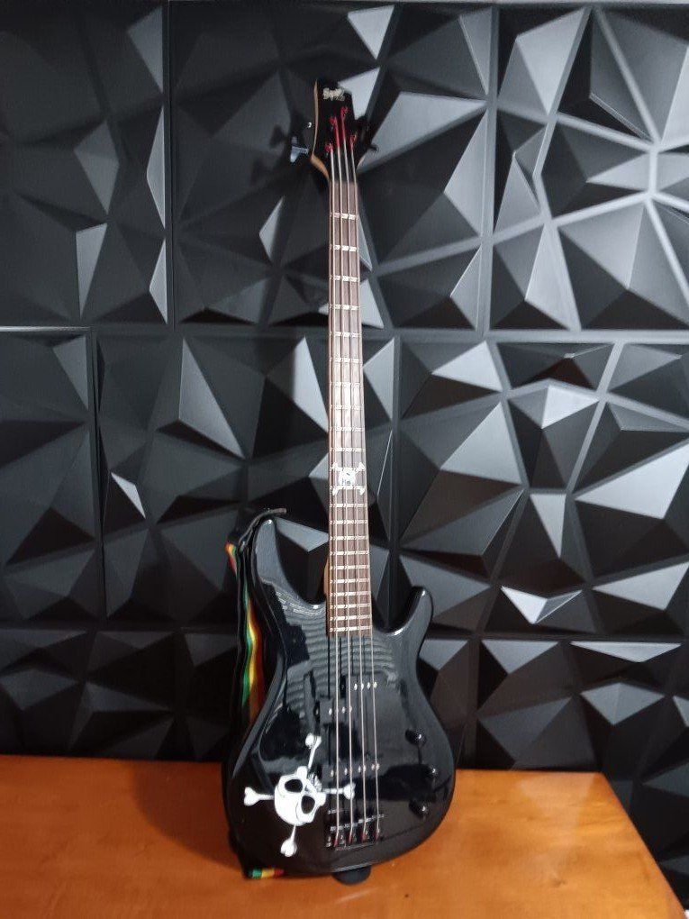 RARE 2006 FENDER Squier MB-4 Skull & Cross-Bones B