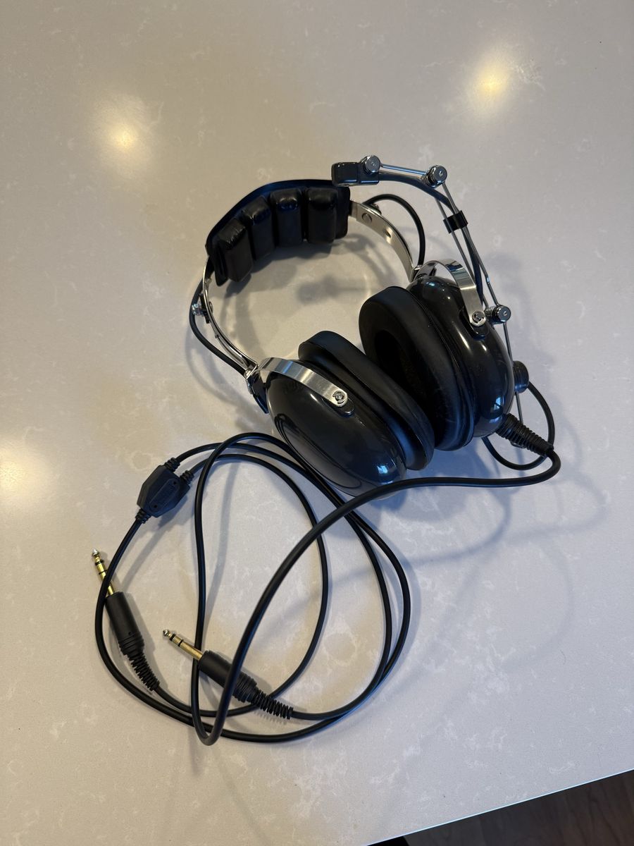 Avcomm aviation headset