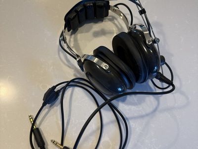 Avcomm aviation headset