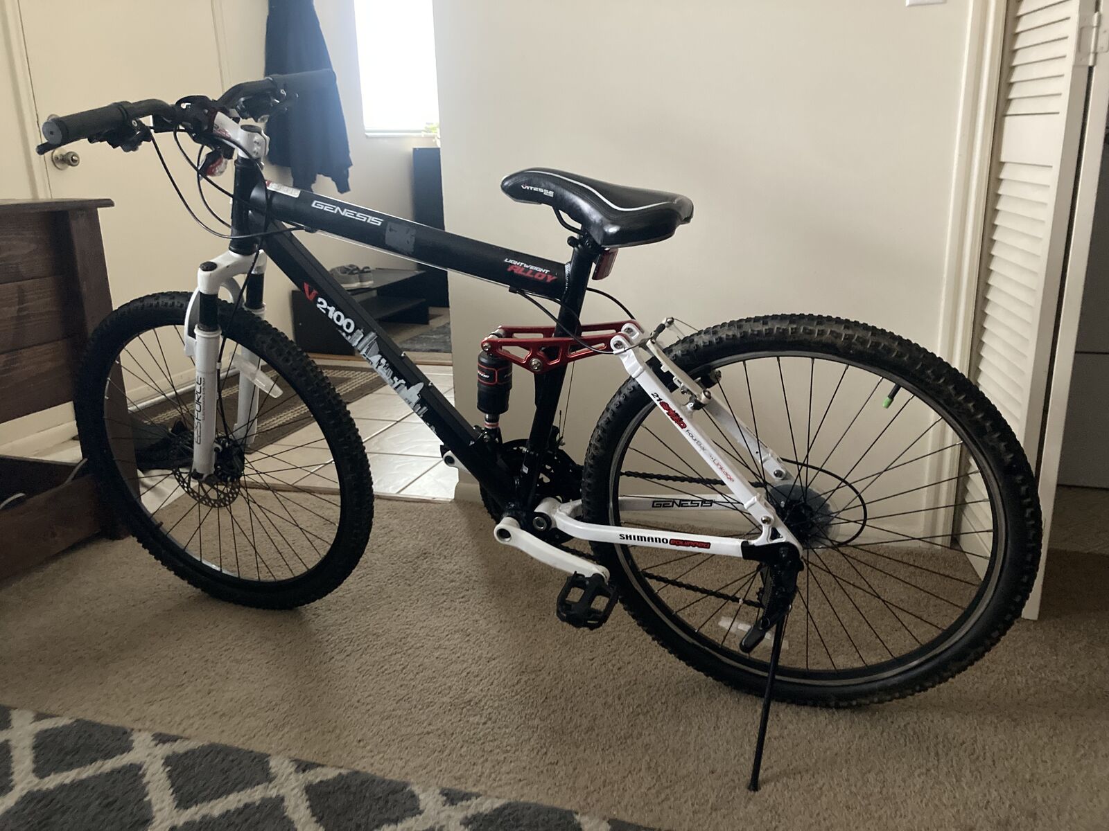 Genesis V2100 Alluminum frame Mnt Bike