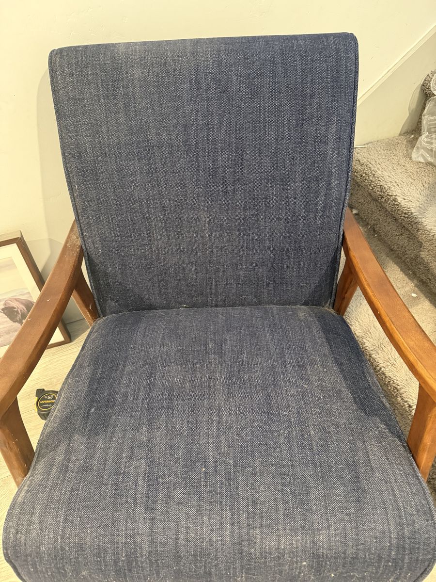 Mid-Century Style Wooden Rocking Chair – Needs Cleaning