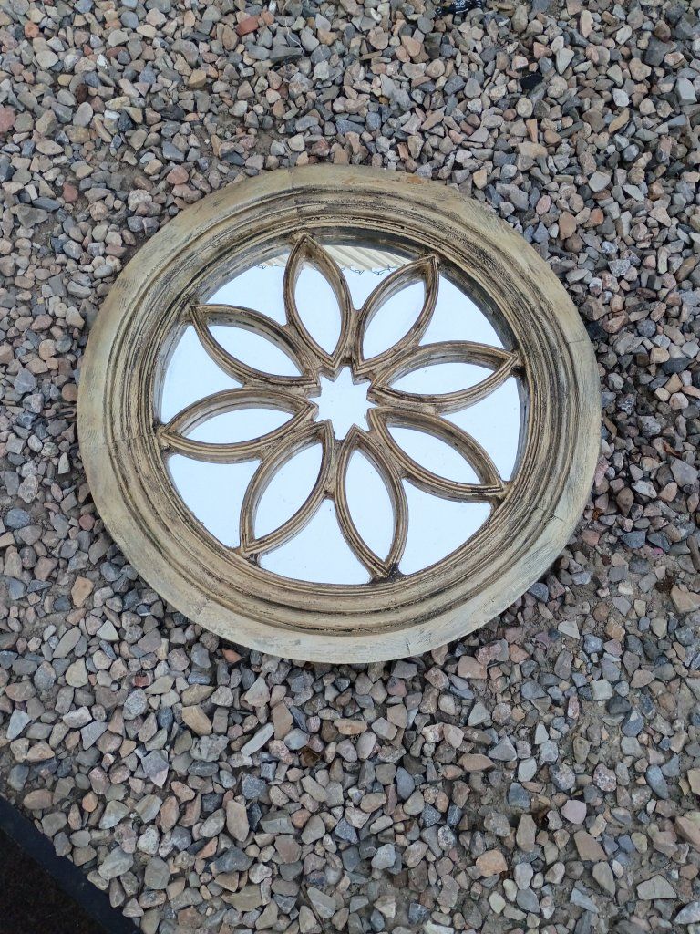 Vintage-Style Round Decorative Wall Mirror - Gold/Wood Finish, Floral Cutout Design