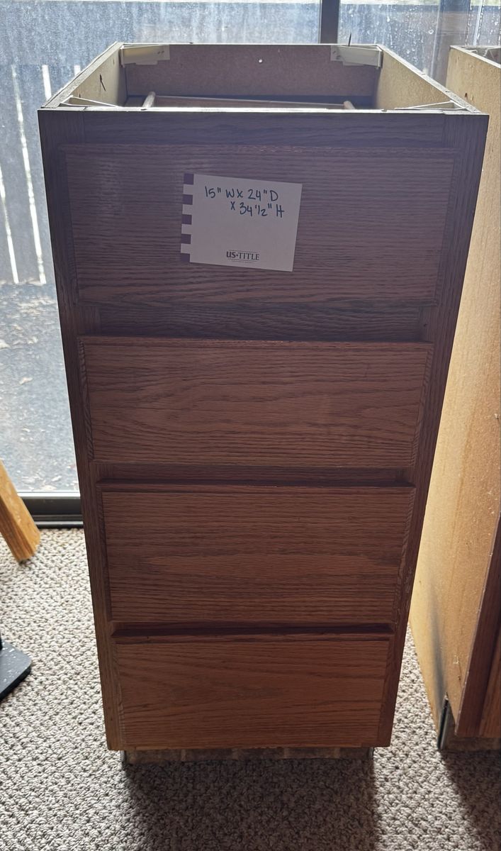 Base cabinet