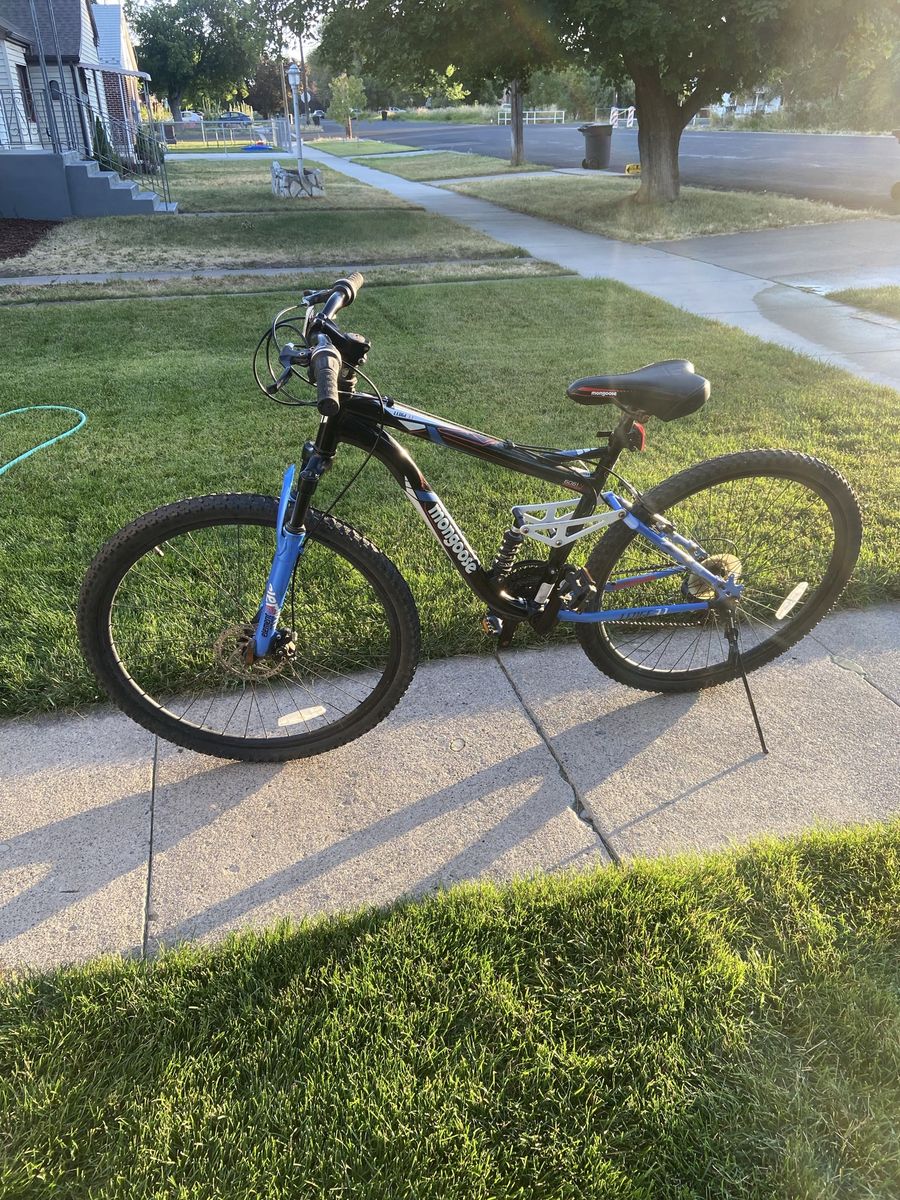 Mongoose Ledge 3.1 mountain bike