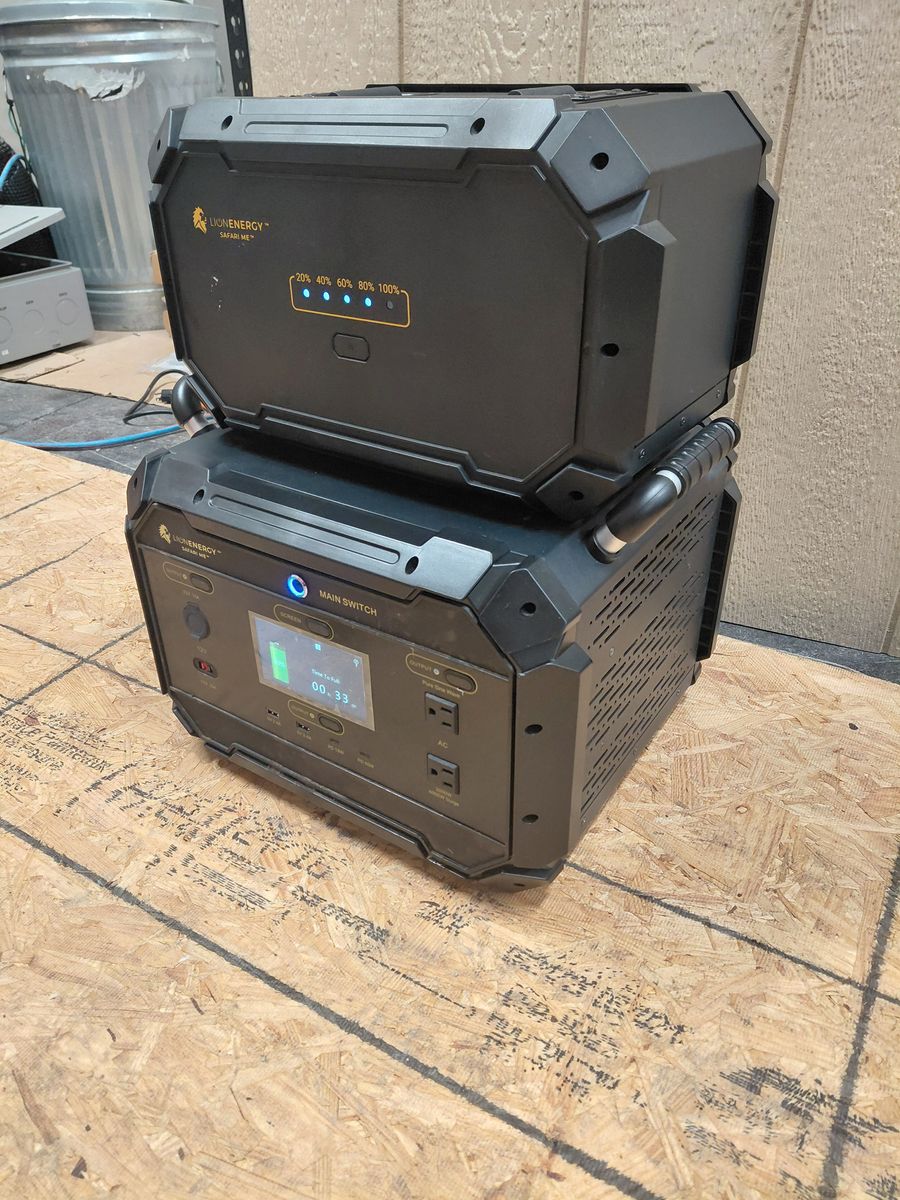 3000 Watt Lion Energy Inverter, Safari ME, Life PO 4 Home Back Up energy storage, Pure Sine Wave 600 watts new solar panels