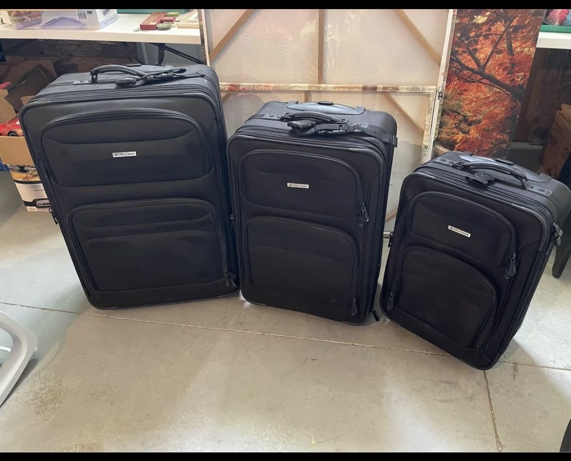 Black Luggage Set 3 Pieces Softside Rolling Suitcases