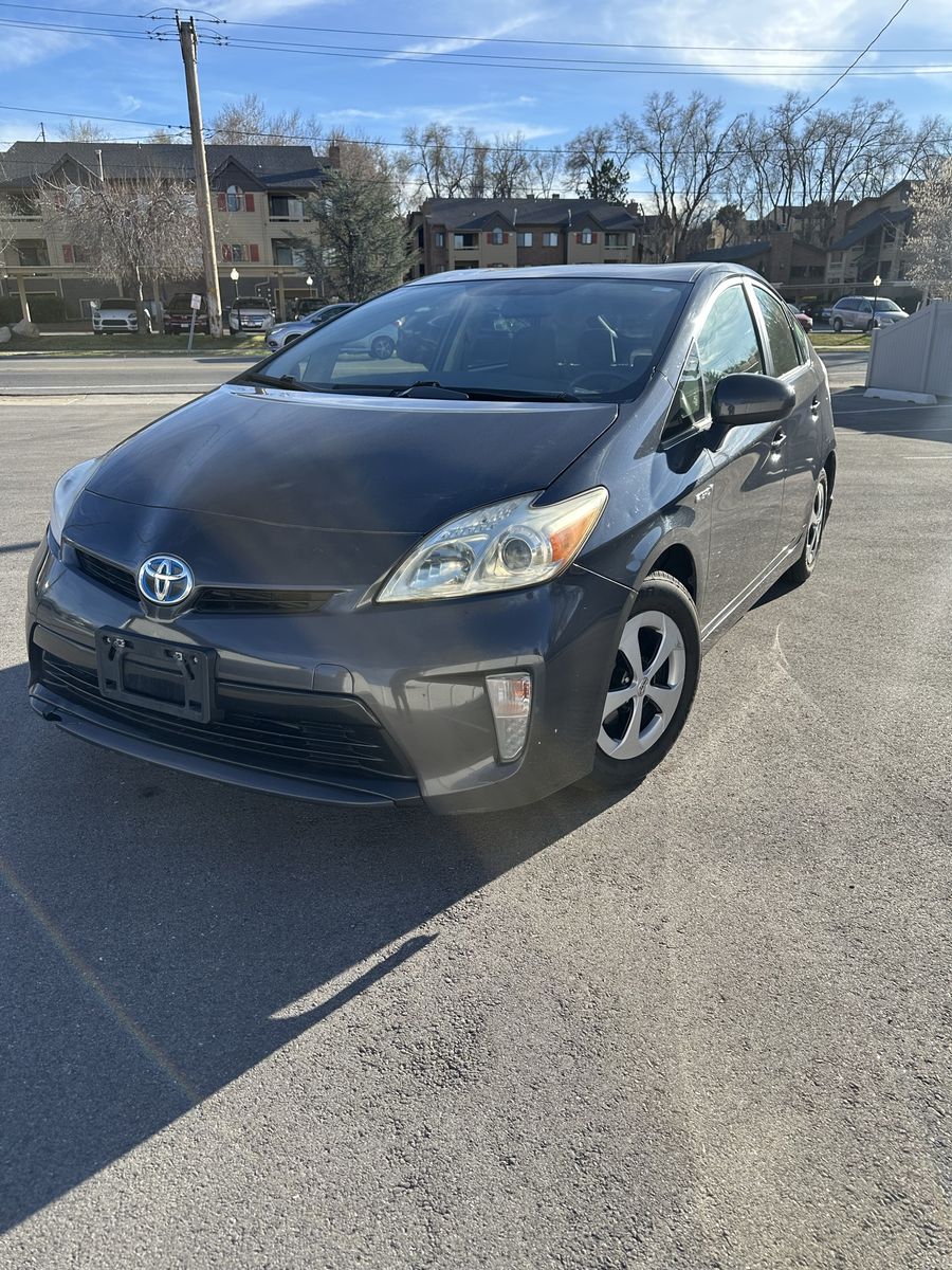 2012 Toyota Prius – 104,000 miles – Rebuilt Title