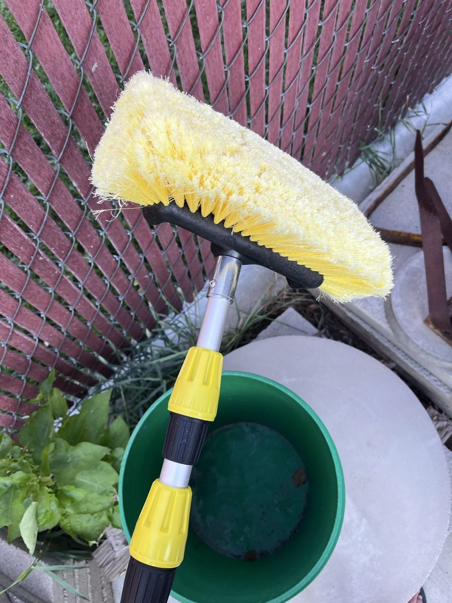 Telescoping Flow-Thru Car Wash Brush