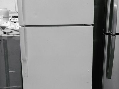 18 cf Top Freezer Refrigerator~90 Day Guarantee