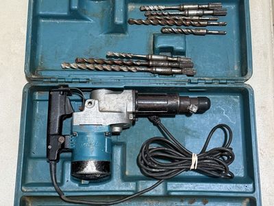 Makita HM1211B Demolition Hammer & Accessories