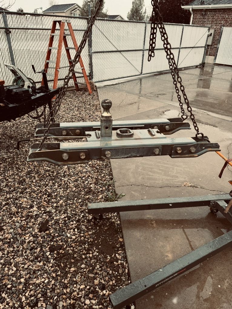 Fifth Wheel Ball hitch