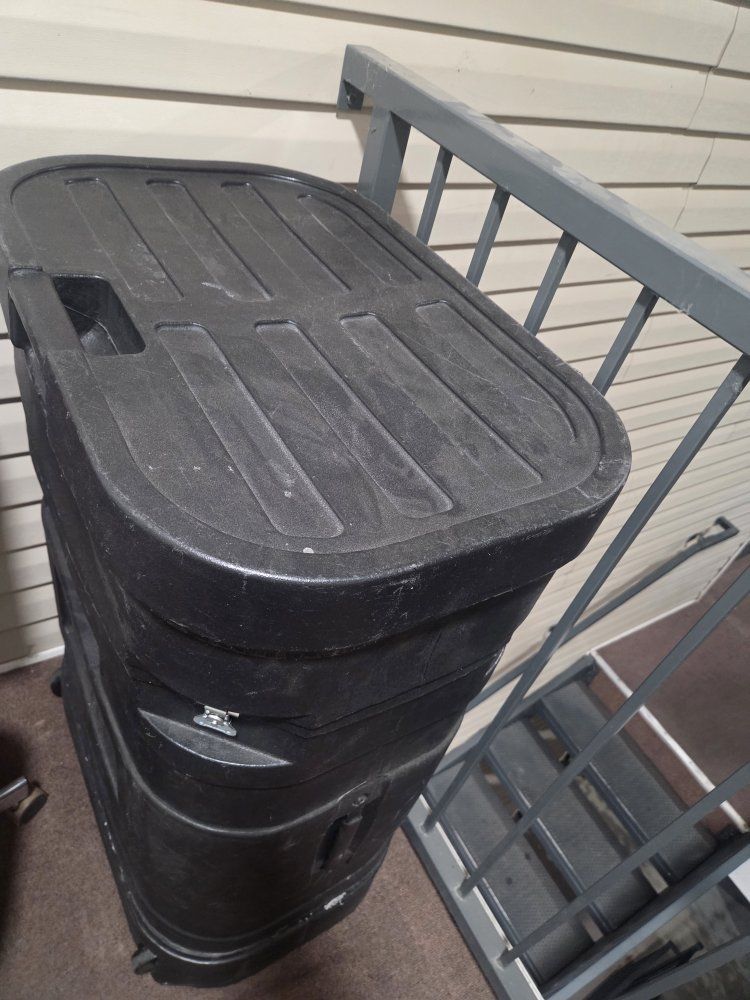 Heavy Duty Hard Plastic Trade Show Shipping Case with Wheels
​