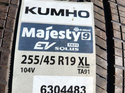 255/45r19 kumho majesty ev