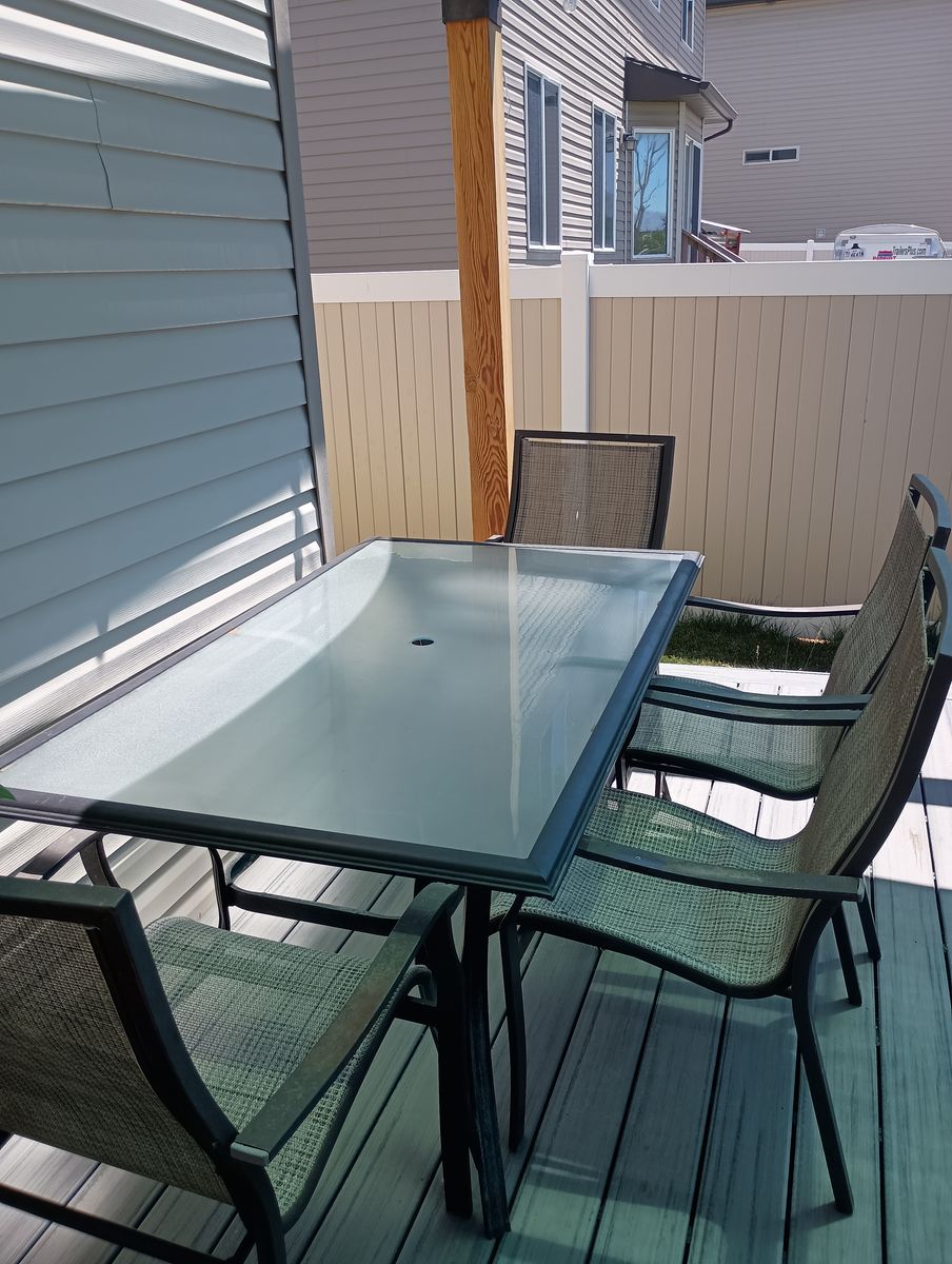 Patio table, 4 chairs